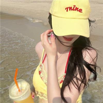 戴金色面具的男子